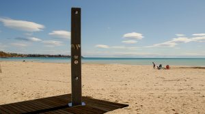 ducha de playa sostenible
