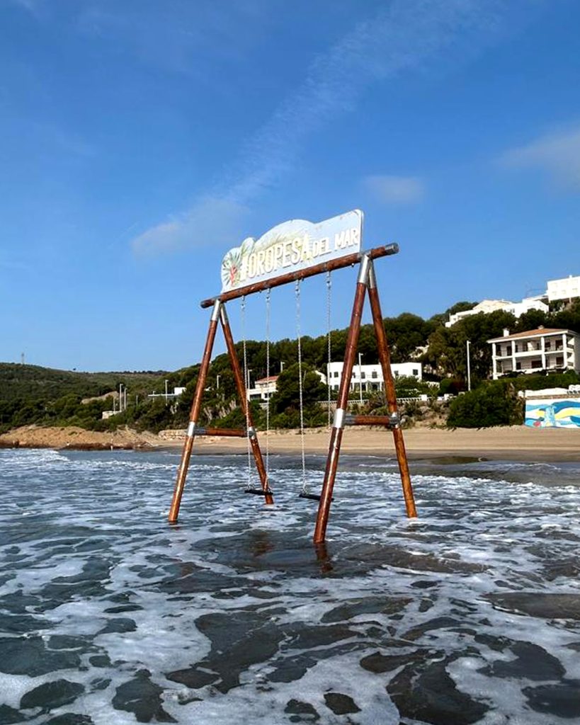 vuelve el columpio de agua a la playa de Oropesa