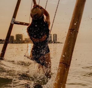 vuelve el columpio de agua a la playa de Oropesa
